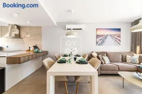 Oasis Beach Sunscape Penthouse, Private rooftop and resort wellness by OYOOSTAYS - Image 3