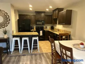 Charming Townhome Escape - Image 1