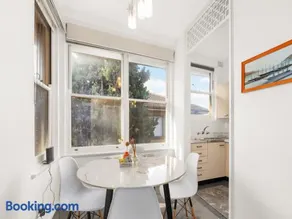 Sunny 2BR Family Unit - Walk to Beach and Shops - Image 1