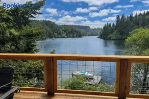 Lakefront home with loft two decks with amazing views kayaks & dock access - Image 1