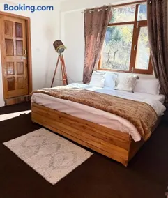 Aura Manali Best Mountain View Stays - Image 2