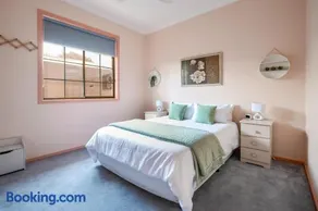 Family Beach House Near Barwon River & Beaches - Image 1