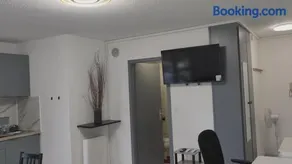 Apartment 33, Cozy studio and free parking - Image 3