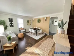 New! Cozy 4-bedroom w/ free parking. Dogs welcome! - Image 2