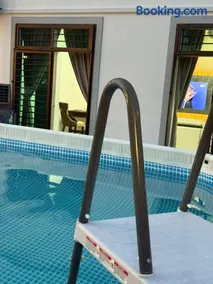 Happy Villa Muar Corner Pool Villa Family Friends Gathering Party - Image 1