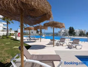 Luxury 3BR Apartment with spa pool - Image 2