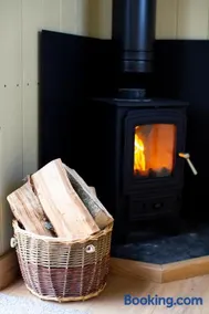 Little Plovers Shepherd Hut - Image 5