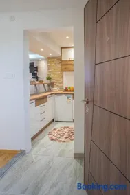 Lux Centre Apartment - Image 2
