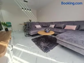 Mias luxury apartment - Image 2