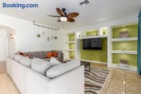 Cactus House 5BR Family Fun Hub - Image 2