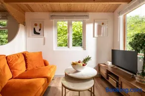 Copperbeech Hut - Romantic Hideaway with a Private Hot Tub - Image 4
