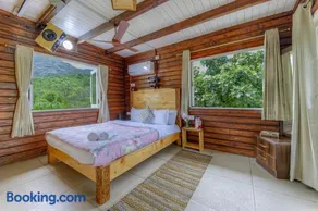 CosmicStays Yotsuba- Luxury Chalet in a Zen Forest - Image 5