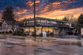 Rustic Elegant Stays in Niagara Benchlands - Image 5