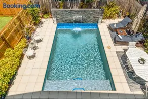 On Esplanade own flat & Pool, 2 kms to Manly cafe precinct - Image 3