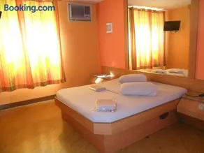 Jumbo Hotel - Image 2