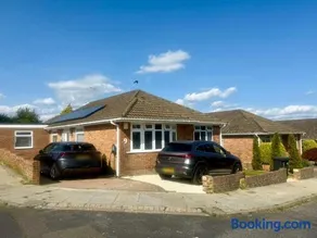 Olive Tree Brighton-Bright & Spacious 4 bedroom home with Garden & Free parking - Image 4