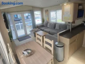 3 bedroom Lyons robin hood Rhyl CT2 - Image 2