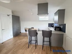 2 Bed Apartment with Harbour Views Apt 3 - Image 2