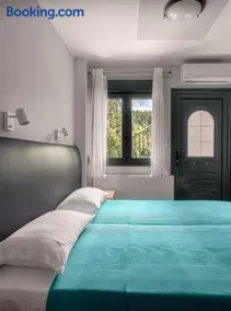 River Side Rooms - Image 4