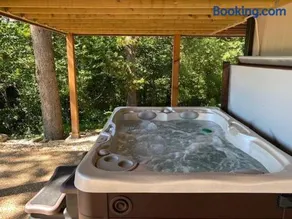 Rock Ledge Retreat - Image 2