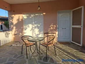 Pink House Eretria - Image 4