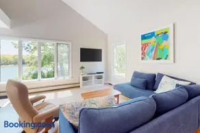 Water-view retreat with beach access, deck, grill, EV charger & lawn games - Image 2