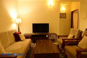 Spacious 3BHK Apartment for Families, Work and Couples - Lift, Parking, Wi-Fi - Image 2