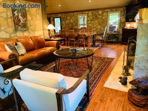 The Camp Blanco by Lodgewell - Riverfront retreat 2 Homes, Bunk House, Game Room & more - Image 2