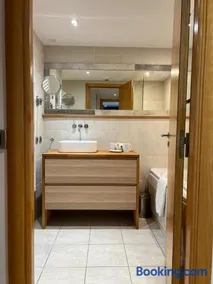 Arthur Properties Rue d'Antibes - Image 2