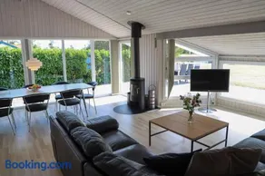 Beach House For 9 Guests 400 M To The Sea - Image 5