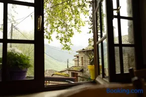 Armoloi Traditional - Guest House - Image 1