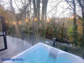 P59 - Riverstone with hot tub - Image 5