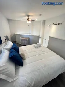 Pet-Friendly Uptown Dallas Loft with Patio & Grill - Image 5