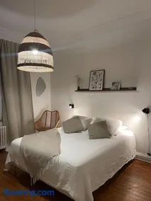 Grand appartement entier en hyper centre a 10 minutes de lille, métro a 50m et la gare de Tourcoing et à 900m et parking a proximité - Image 1
