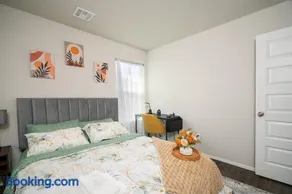 Stylish and Luxuriously Furnished 3BedRoom Getaway - Image 3