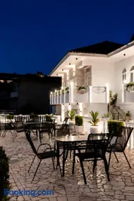 Vasili Veranda Suites - Image 3