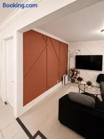 Modern 3-Bedroom Apartment Near Montreal - Image 2