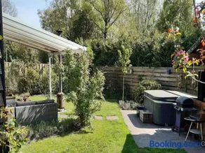 Family Villa with Jacuzzi & Large Garden - Image 5