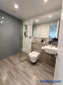 2 bed premium location near train restaurant Free parking - Image 3