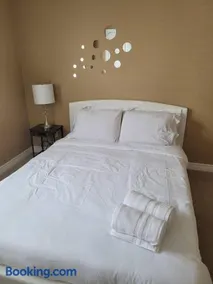 Huge Family home sleeps 14 with 5 parking spots - Image 2