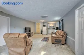 'Loretta' Sun-Kissed Apt on Country Music Hwy - Image 3