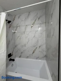 Cozy 2BR Suite Near NAIT , Wi-Fi and Kitchen - Image 2