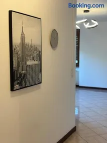 the Lake View apartment - Image 4
