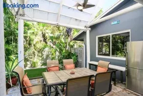 Peacock Villa 2 by Dream Vacation - Image 3
