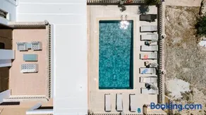 Villa Rafaella Private Pool, Gym & Jacuzzi - Image 2
