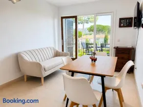 Apartamento en Calella de Palafrugell con vistas al mar, piscina y terraza - Image 1