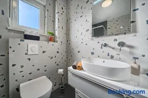 The Lookout Liveli - Premium Sea-View Apartment - Image 4