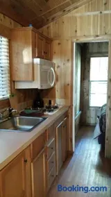 Snowflower Camping Resort Cabin 4 - Image 4