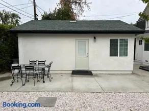 Brand new private one bed one bath home with private parking for 2 - Image 3