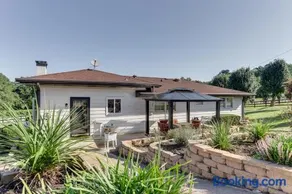 Farmhouse Haven - Idyllic Views - Image 1